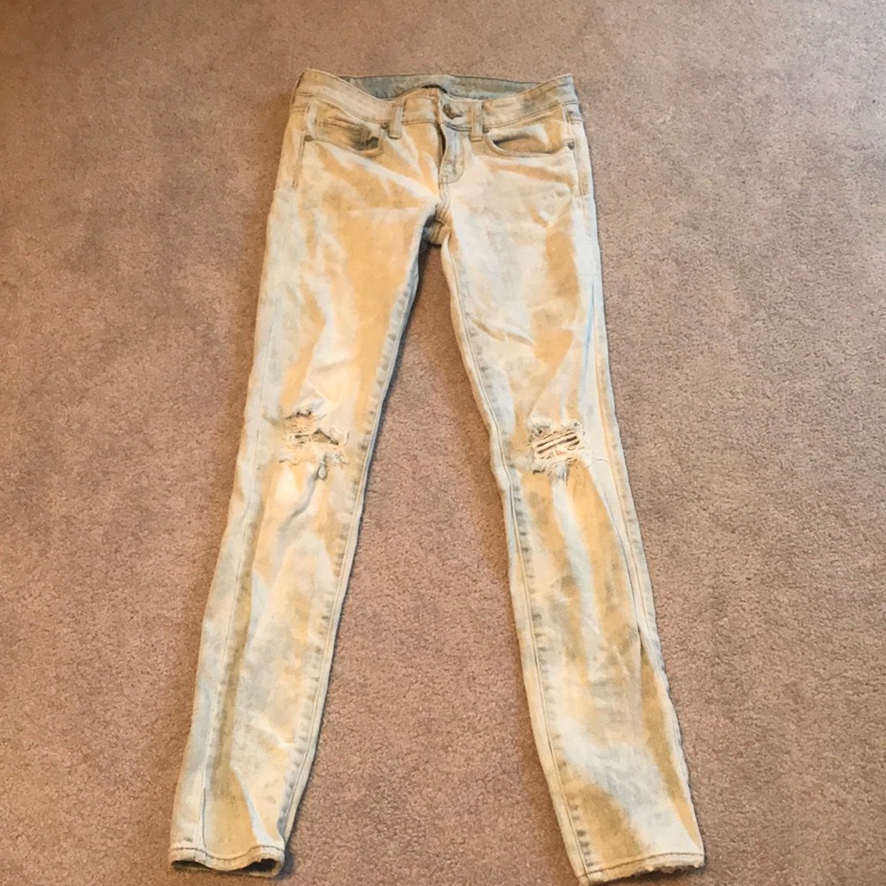 American Eagle light washed jeans